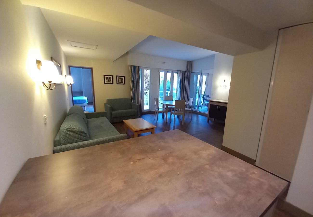 Apartment in Fréjus - Residence CAP HERMES, large T3 68m 2, 6 beds, air conditioning, Wifi, swimming pool and direct access to the beach