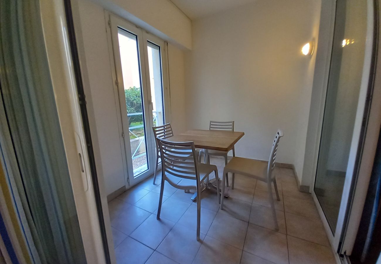 Apartment in Fréjus - Residence CAP HERMES, large T3 68m 2, 6 beds, air conditioning, Wifi, swimming pool and direct access to the beach