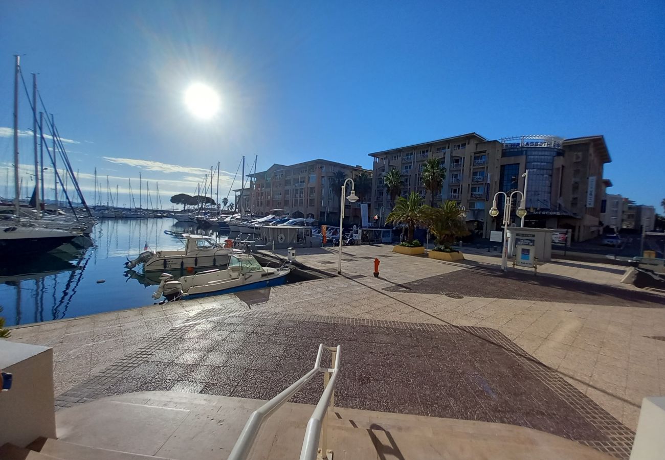 Apartment in Fréjus - Residence CAP HERMES, large T3 68m 2, 6 beds, air conditioning, Wifi, swimming pool and direct access to the beach