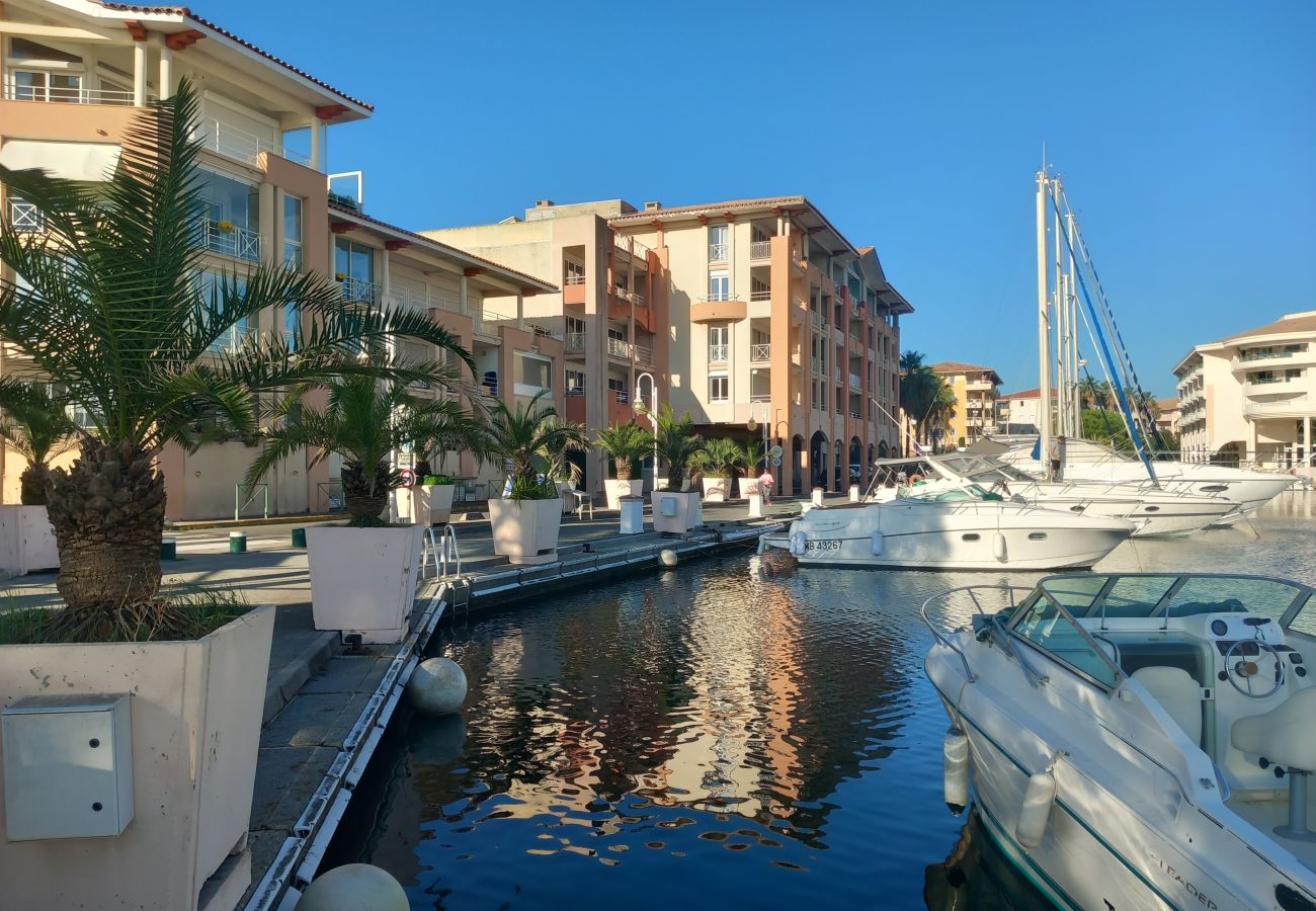 Apartment in Fréjus - Residence CAP HERMES, large T3 68m 2, 6 beds, air conditioning, Wifi, swimming pool and direct access to the beach