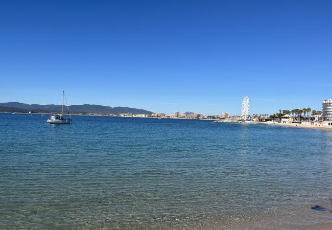 Apartment in Saint Raphael - Magnificent T2, near TGV station, close to sandy beach, air-conditioned, capacity 4 people Apartment in Saint Raphael - Magnificent T2, near TGV station, close to sandy beach, air-conditioned, capacity 4 people