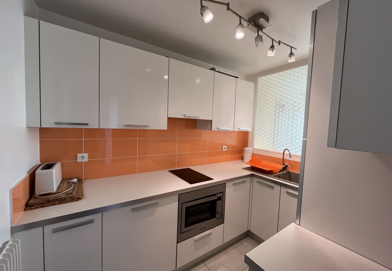 Apartment in Saint Raphael - Magnificent T2, near TGV station, close to sandy beach, air-conditioned, capacity 4 people