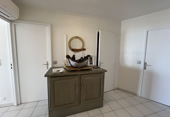 Apartment in Fréjus - Superb sea view, CAP HERMES, 2 bedrooms, 65m2, 2 adults + 2 children, WIFI, air conditioning, swimming pool and parking Apartment in Fréjus - Superb sea view, CAP HERMES, 2 bedrooms, 65m2, 2 adults + 2 children, WIFI, air conditioning, swimming pool and parking