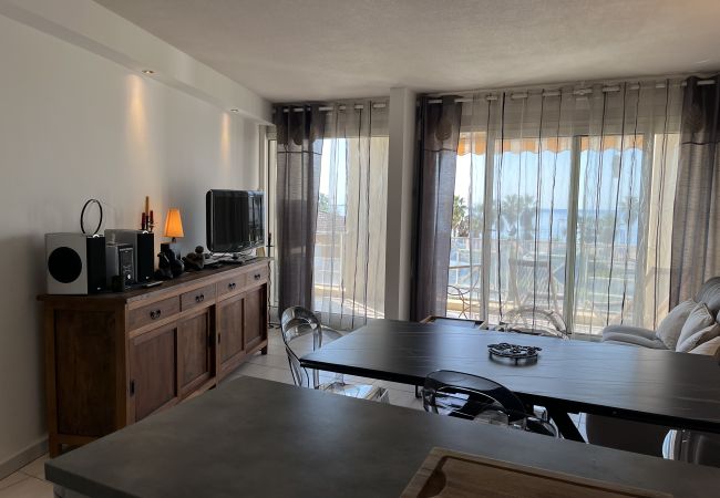 Apartment in Fréjus - Superb sea view, CAP HERMES, 2 bedrooms, 65m2, 2 adults + 2 children, WIFI, air conditioning, swimming pool and parking Apartment in Fréjus - Superb sea view, CAP HERMES, 2 bedrooms, 65m2, 2 adults + 2 children, WIFI, air conditioning, swimming pool and parking