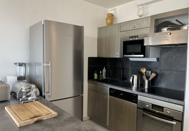 Apartment in Fréjus - Superb sea view, CAP HERMES, 2 bedrooms, 65m2, 2 adults + 2 children, WIFI, air conditioning, swimming pool and parking Apartment in Fréjus - Superb sea view, CAP HERMES, 2 bedrooms, 65m2, 2 adults + 2 children, WIFI, air conditioning, swimming pool and parking