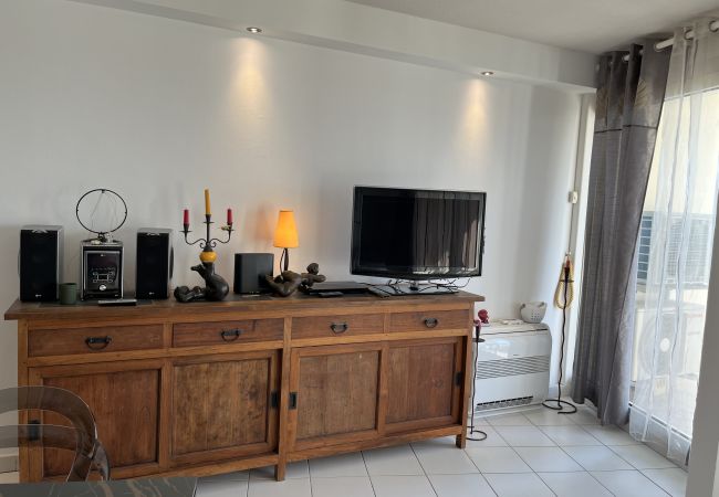Apartment in Fréjus - Superb sea view, CAP HERMES, 2 bedrooms, 65m2, 2 adults + 2 children, WIFI, air conditioning, swimming pool and parking Apartment in Fréjus - Superb sea view, CAP HERMES, 2 bedrooms, 65m2, 2 adults + 2 children, WIFI, air conditioning, swimming pool and parking