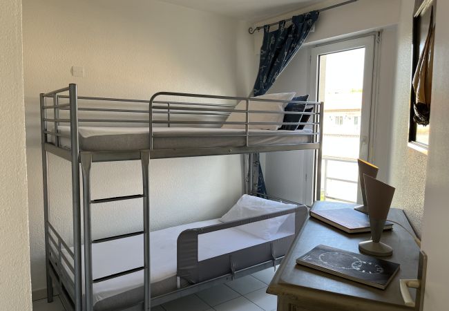 Apartment in Fréjus - Superb sea view, CAP HERMES, 2 bedrooms, 65m2, 2 adults + 2 children, WIFI, air conditioning, swimming pool and parking Apartment in Fréjus - Superb sea view, CAP HERMES, 2 bedrooms, 65m2, 2 adults + 2 children, WIFI, air conditioning, swimming pool and parking