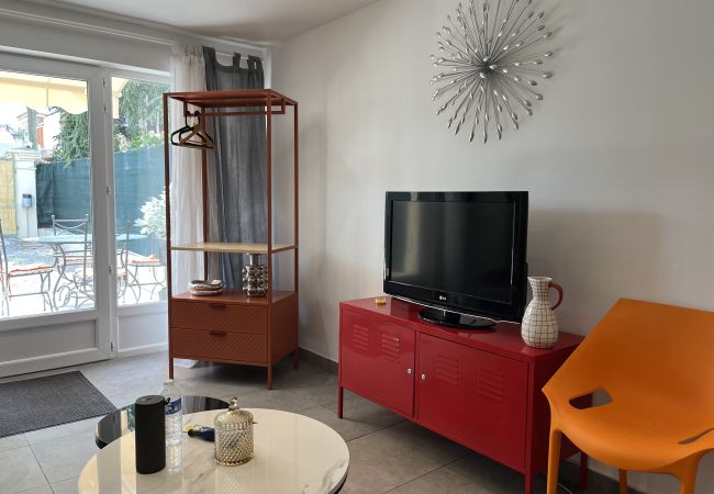 Studio in Fréjus - Port-Fréjus, 400m from the beaches, cozy 28m2 studio, air conditioning, terrace, private parking, ideal for 2 people Studio in Fréjus - Port-Fréjus, 400m from the beaches, cozy 28m2 studio, air conditioning, terrace, private parking, ideal for 2 people