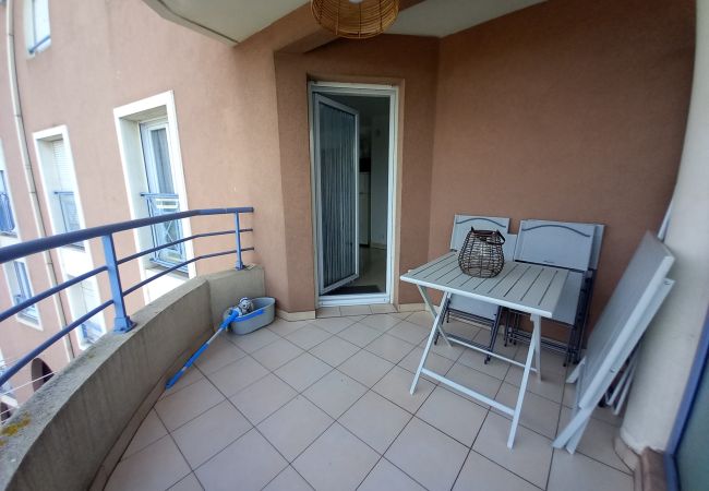 Studio in Fréjus - Port Fréjus, nice well equipped and recent studio cabin, 25m², 4 beds, air conditioning, 400m from the beaches of Fréjus, WiFi and netflix included Studio in Fréjus - Port Fréjus, nice well equipped and recent studio cabin, 25m², 4 beds, air conditioning, 400m from the beaches of Fréjus, WiFi and netflix included