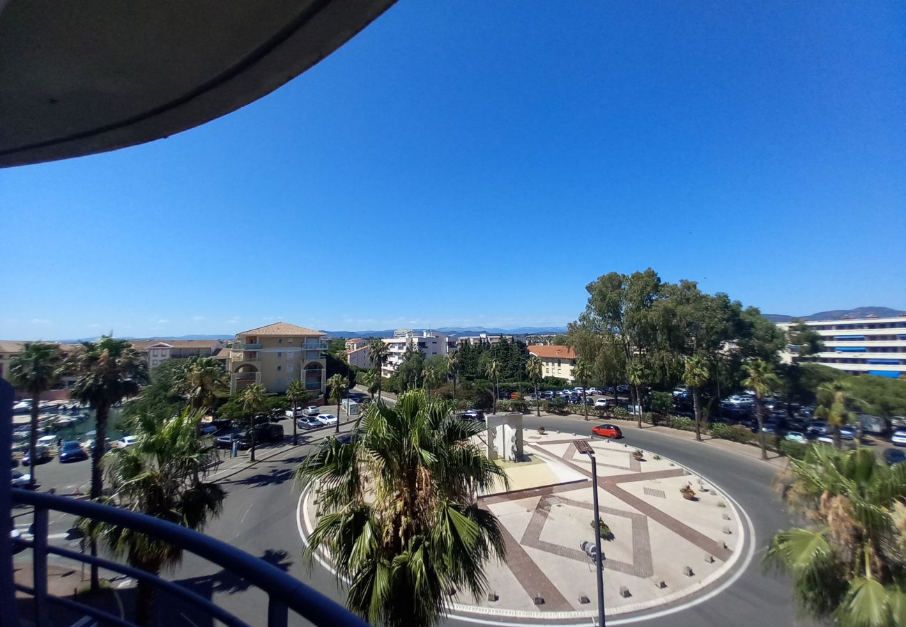 Studio in Fréjus - Port Fréjus, nice well equipped and recent studio cabin, 25m², 4 beds, air conditioning, 400m from the beaches of Fréjus, WiFi and netflix included