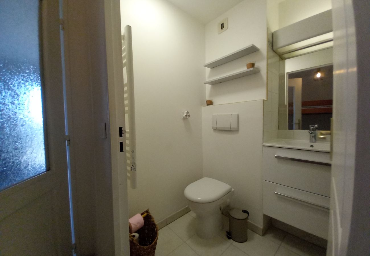Studio in Fréjus - Port Fréjus, nice well equipped and recent studio cabin, 25m², 4 beds, air conditioning, 400m from the beaches of Fréjus, WiFi and netflix included