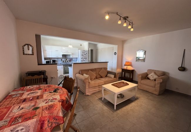 Apartment in Fréjus - Fréjus-Plage, 500m from the beaches, Large 70m2 2-bedroom apartment, 5 people, air-conditioned, WIFI and parking Apartment in Fréjus - Fréjus-Plage, 500m from the beaches, Large 70m2 2-bedroom apartment, 5 people, air-conditioned, WIFI and parking