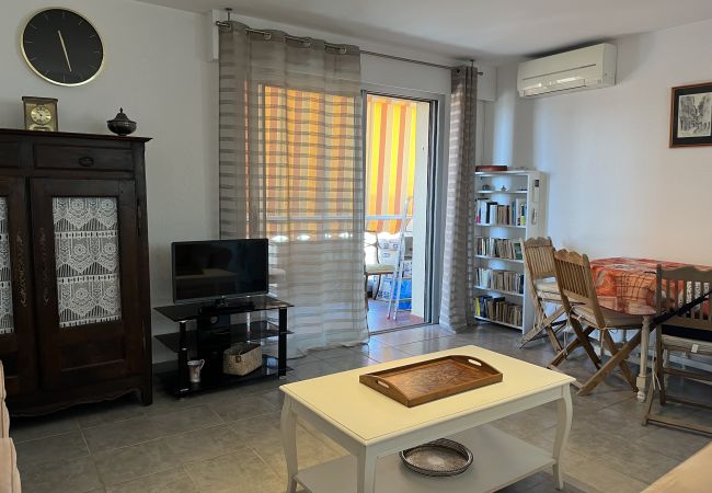 Apartment in Fréjus - Fréjus-Plage, 500m from the beaches, Large 70m2 2-bedroom apartment, 5 people, air-conditioned, WIFI and parking Apartment in Fréjus - Fréjus-Plage, 500m from the beaches, Large 70m2 2-bedroom apartment, 5 people, air-conditioned, WIFI and parking