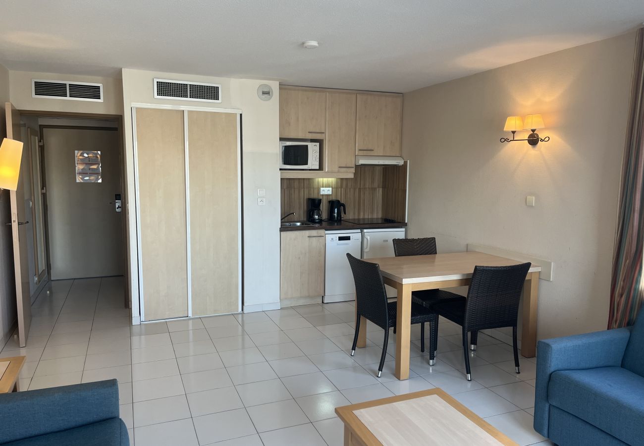 Studio in Fréjus - Cap Hermès 107, studio 30m2, sleeps 3, port view, air conditioning, parking and swimming pool