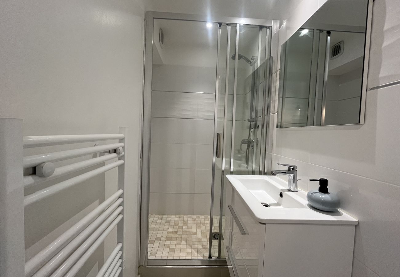 Studio in Fréjus - The Capitole, Studio 26m2, air-conditioned, sea view, balcony, WIFI, parking for 2 adults and 2 children