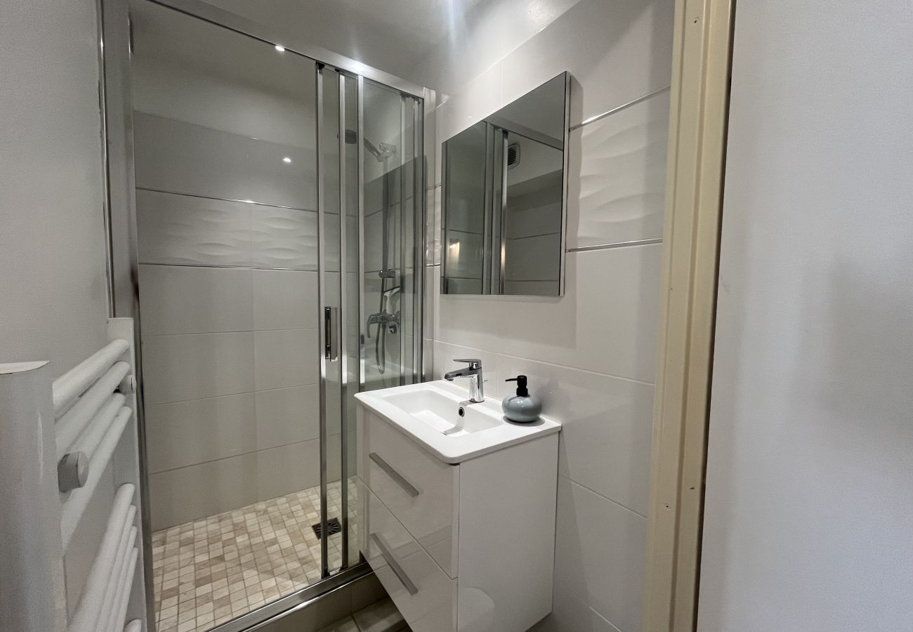 Studio in Fréjus - The Capitole, Studio 26m2, air-conditioned, sea view, balcony, WIFI, parking for 2 adults and 2 children