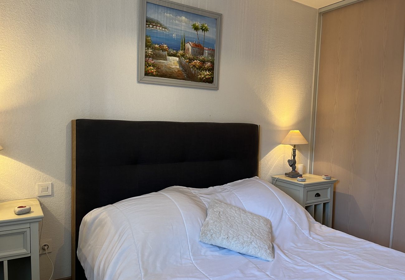 Apartment in Fréjus - Port Fréjus LE NAUTICA, 2/3-bedroom apartment, sleeps 5, close to beaches and amenities, large balcony, air conditioning, Wi-Fi and garage