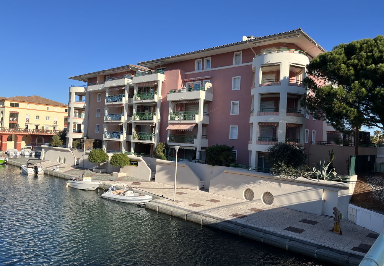 Apartment in Fréjus - Port Fréjus LE NAUTICA, 2/3-bedroom apartment, sleeps 5, close to beaches and amenities, large balcony, air conditioning, Wi-Fi and garage