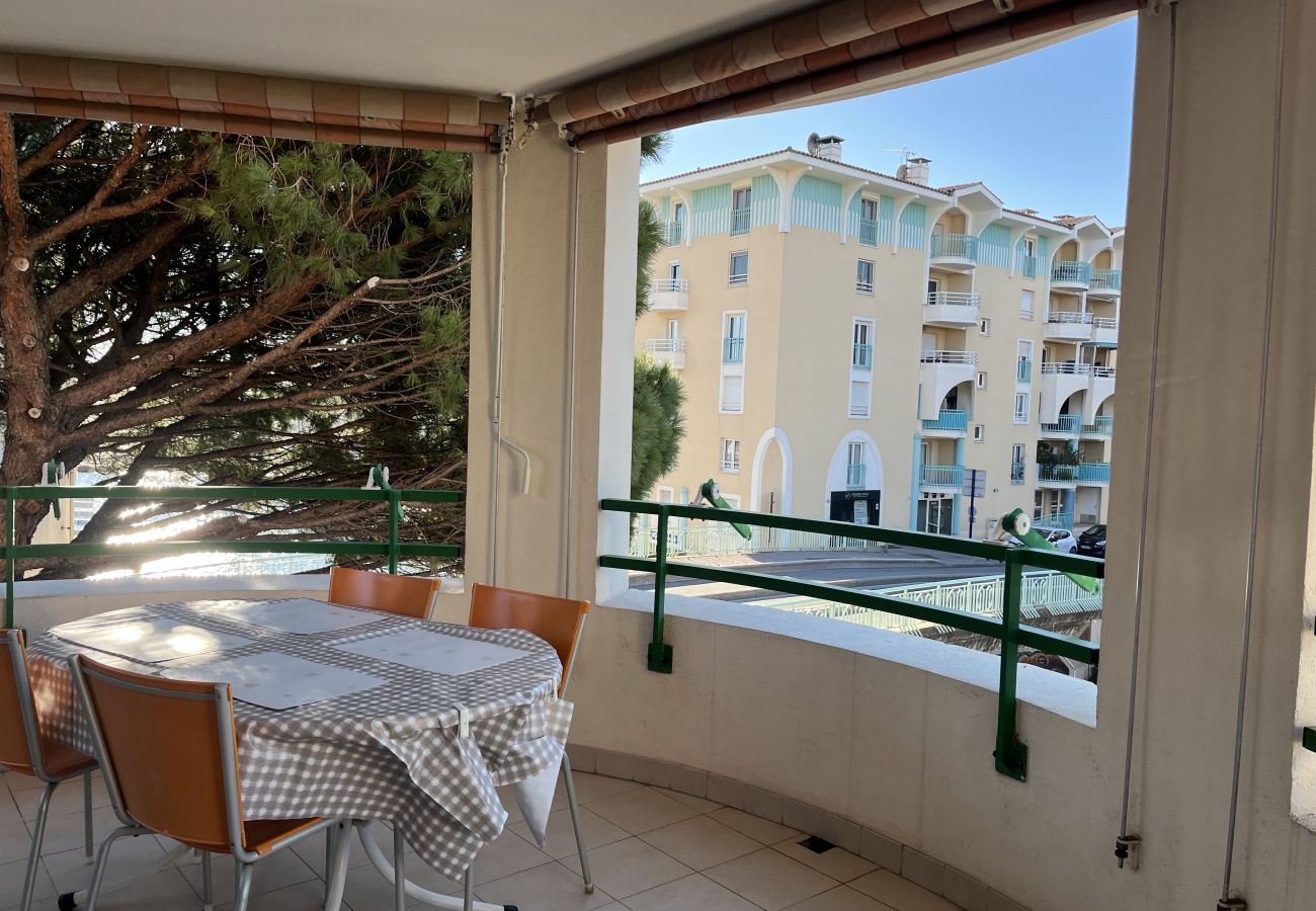 Apartment in Fréjus - Port Fréjus LE NAUTICA, 2/3-bedroom apartment, sleeps 5, close to beaches and amenities, large balcony, air conditioning, Wi-Fi and garage