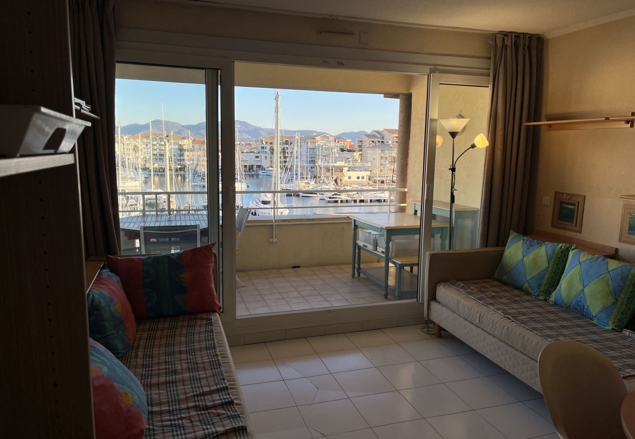 Apartment in Fréjus - Cap Hermès, 4th floor with magnificent harbor view, sleeps 4, air conditioning, swimming pool, Wi-Fi, parking