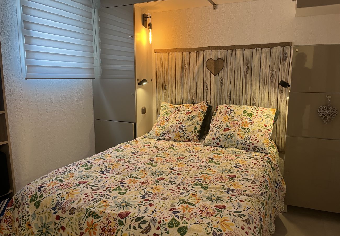 Apartment in Fréjus - Port Fréjus, Le Cesaree, Exceptional 2-bedroom apartment with garden and pool views, ideal for 4 lucky guests, air conditioning and garage