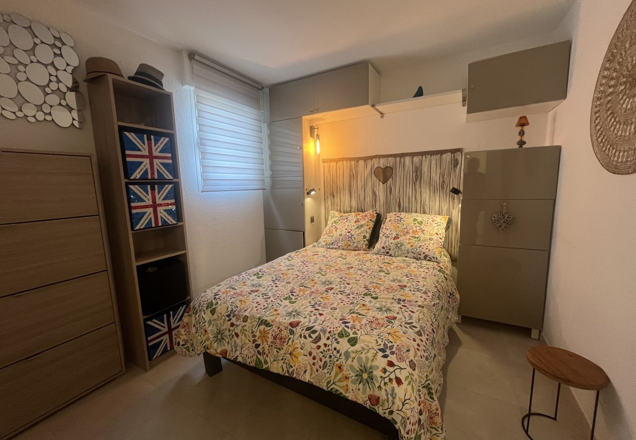 Apartment in Fréjus - Port Fréjus, Le Cesaree, Exceptional 2-bedroom apartment with garden and pool views, ideal for 4 lucky guests, air conditioning and garage