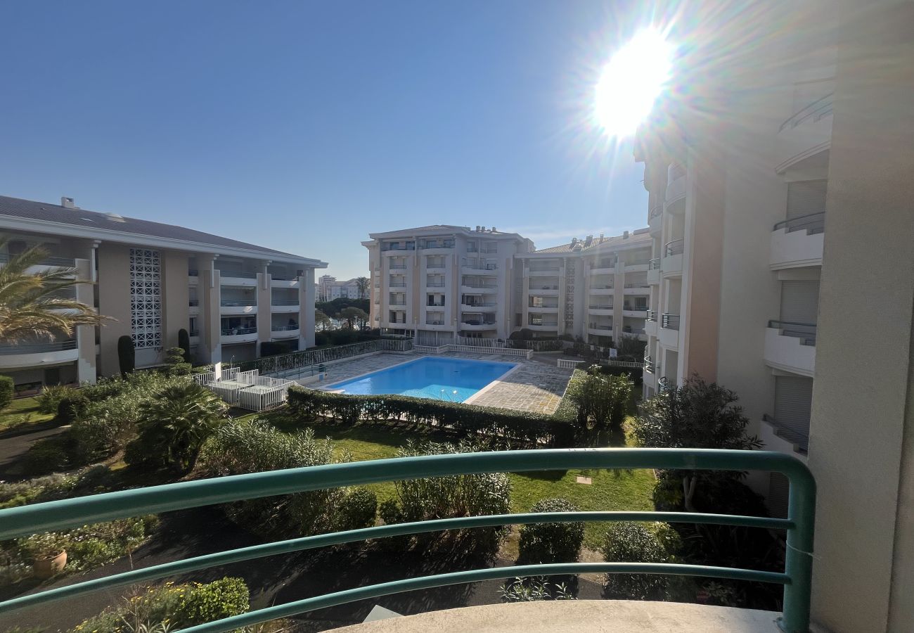 Apartment in Fréjus - Port Fréjus, Le Cesaree, Exceptional 2-bedroom apartment with garden and pool views, ideal for 4 lucky guests, air conditioning and garage
