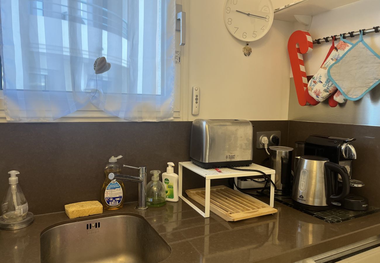 Apartment in Fréjus - Port Fréjus, Le Cesaree, Exceptional 2-bedroom apartment with garden and pool views, ideal for 4 lucky guests, air conditioning and garage