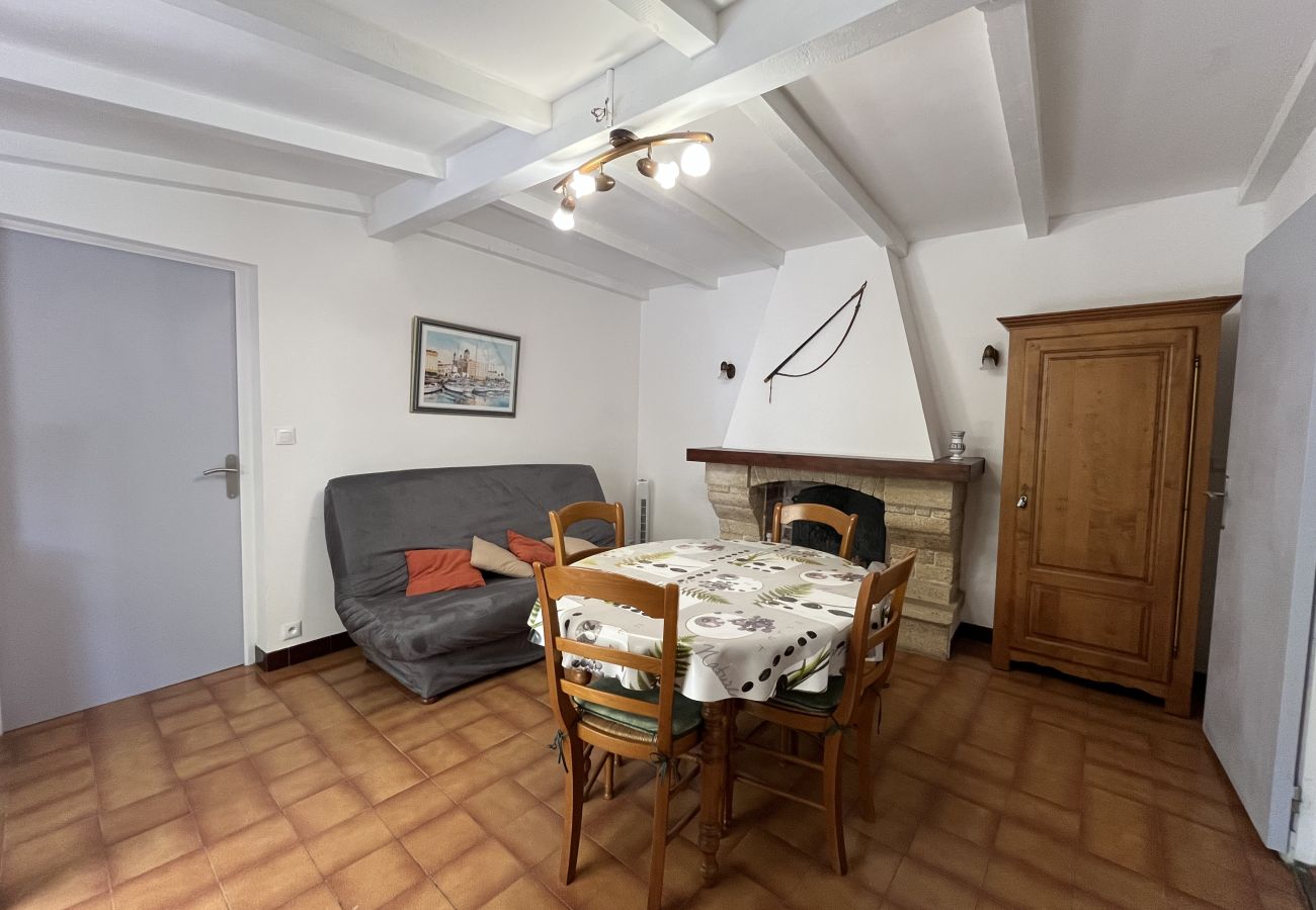 House in Fréjus - Fréjus Plage - 5-minute walk to the beaches - Small house with garden, sleeps 4, in absolute peace and quiet
