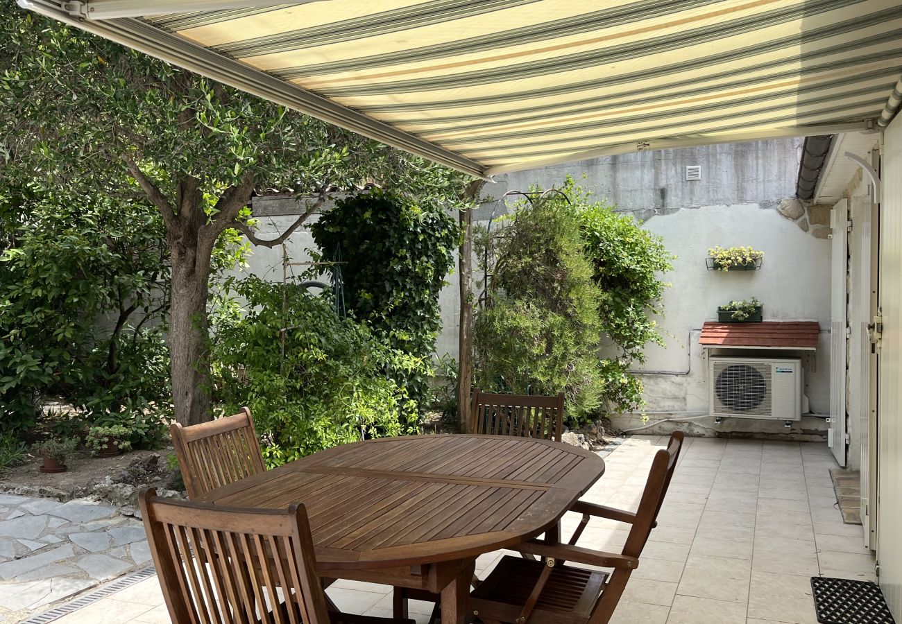 House in Fréjus - Fréjus Plage - 5-minute walk to the beaches - Small house with garden, sleeps 4, in absolute peace and quiet