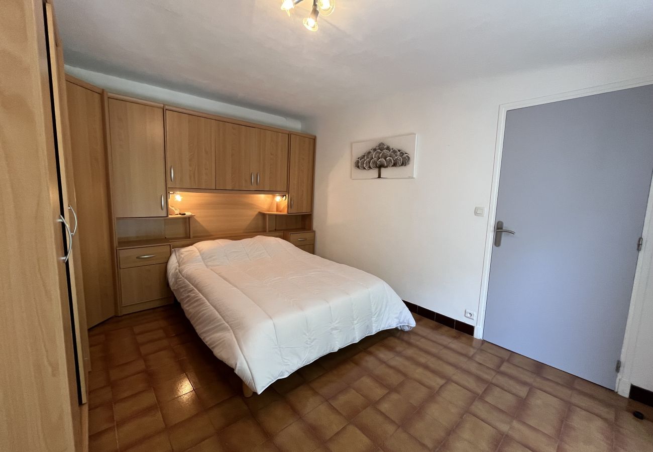 House in Fréjus - Fréjus Plage - 5-minute walk to the beaches - Small house with garden, sleeps 4, in absolute peace and quiet