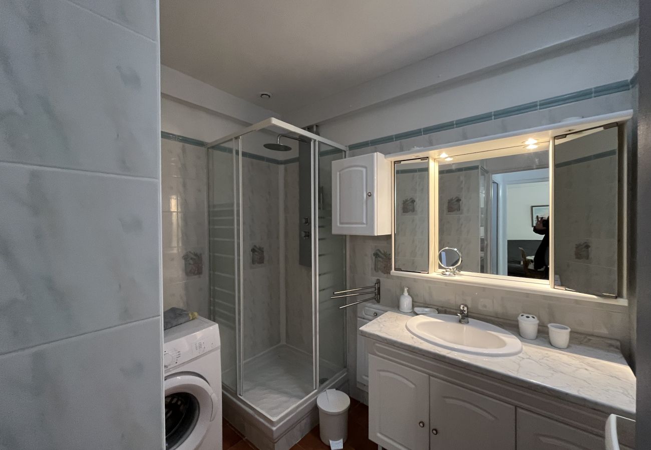 House in Fréjus - Fréjus Plage - 5-minute walk to the beaches - Small house with garden, sleeps 4, in absolute peace and quiet