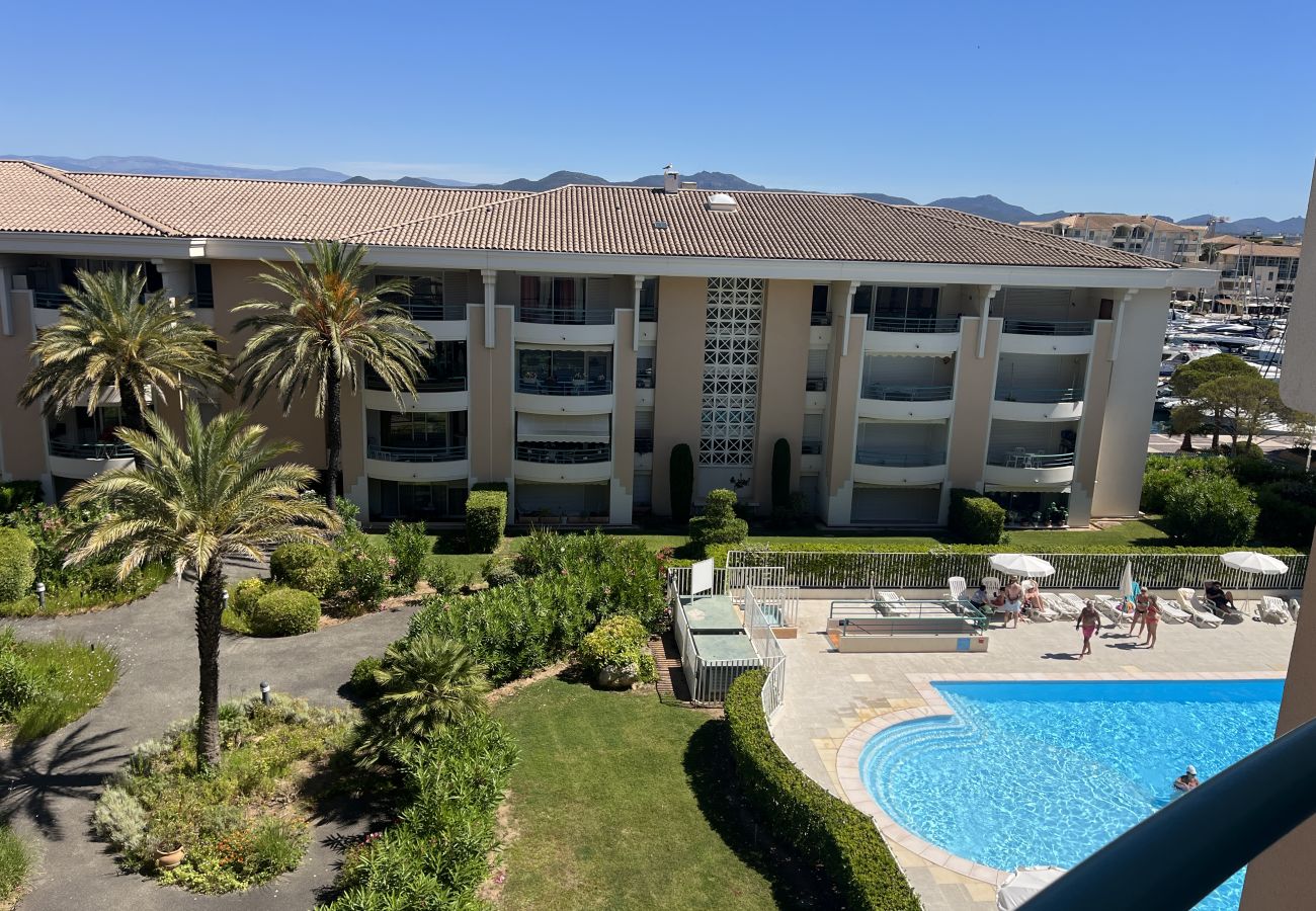 Apartment in Fréjus - OPEN Residence, 1-bedroom apartment (41m²), sleeps 5, close to port, beaches, swimming pool, private parking