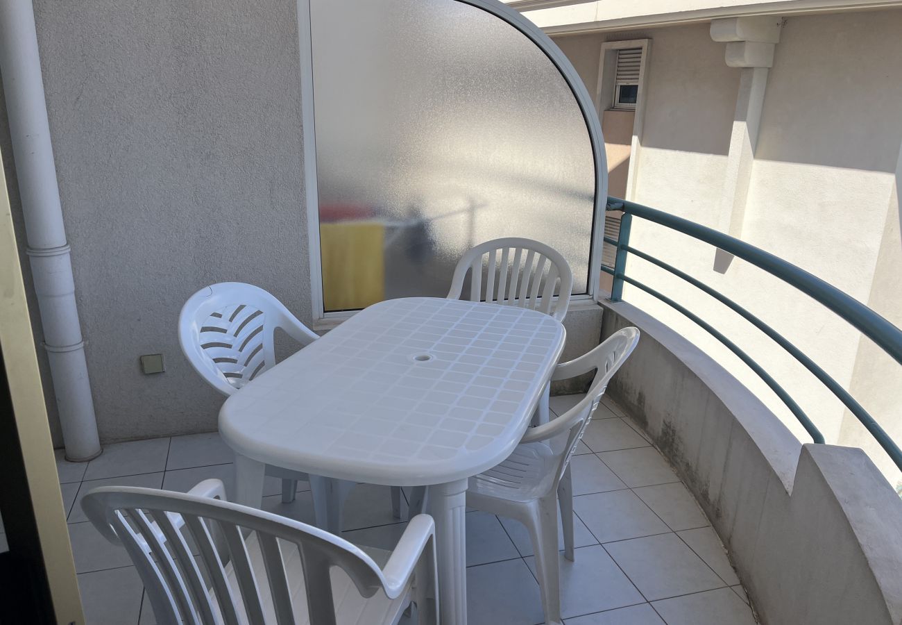 Apartment in Fréjus - OPEN Residence, 1-bedroom apartment (41m²), sleeps 5, close to port, beaches, swimming pool, private parking