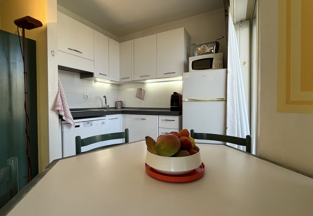 Apartment in Fréjus - OPEN Residence, 1-bedroom apartment (41m²), sleeps 5, close to port, beaches, swimming pool, private parking