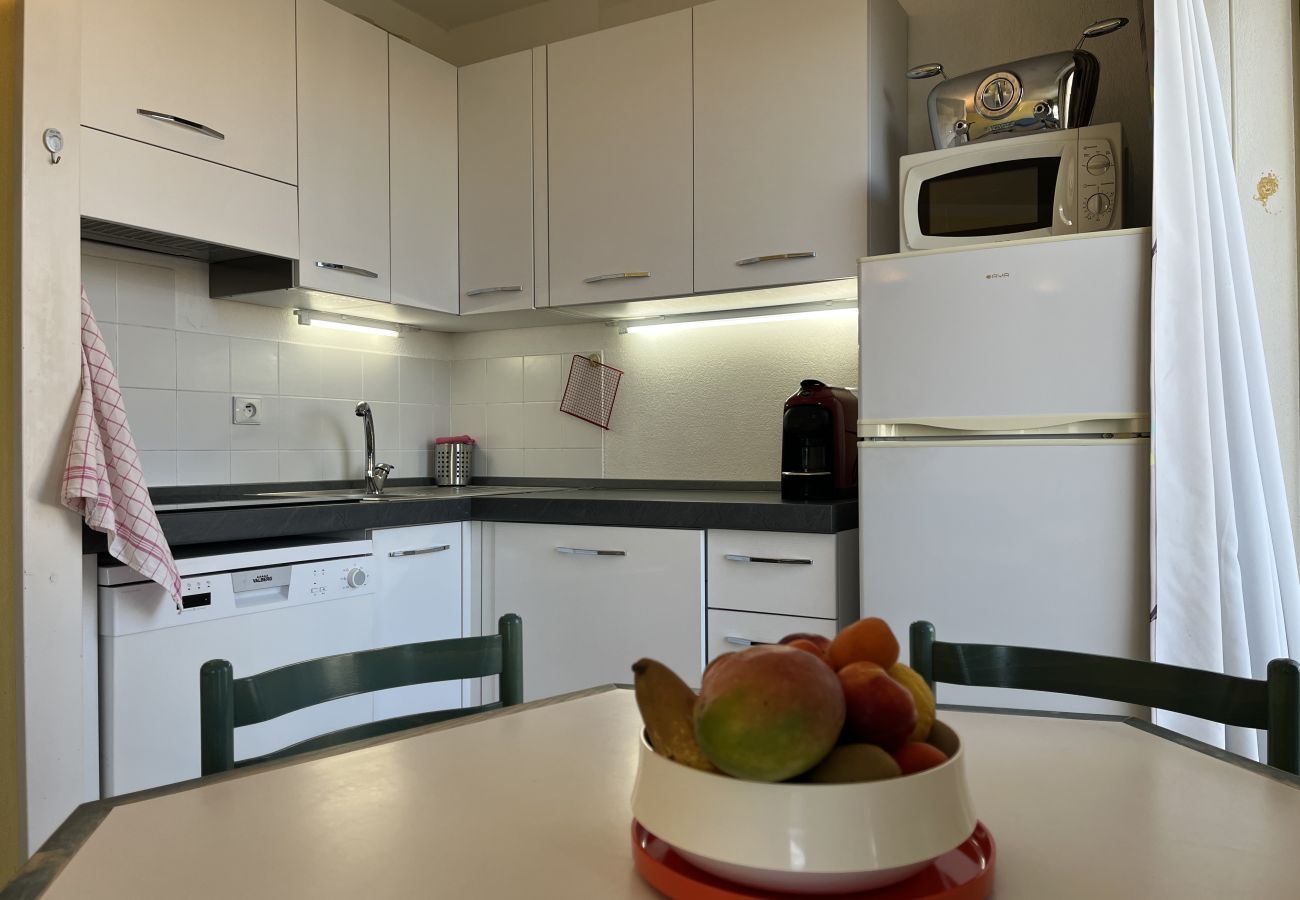 Apartment in Fréjus - OPEN Residence, 1-bedroom apartment (41m²), sleeps 5, close to port, beaches, swimming pool, private parking