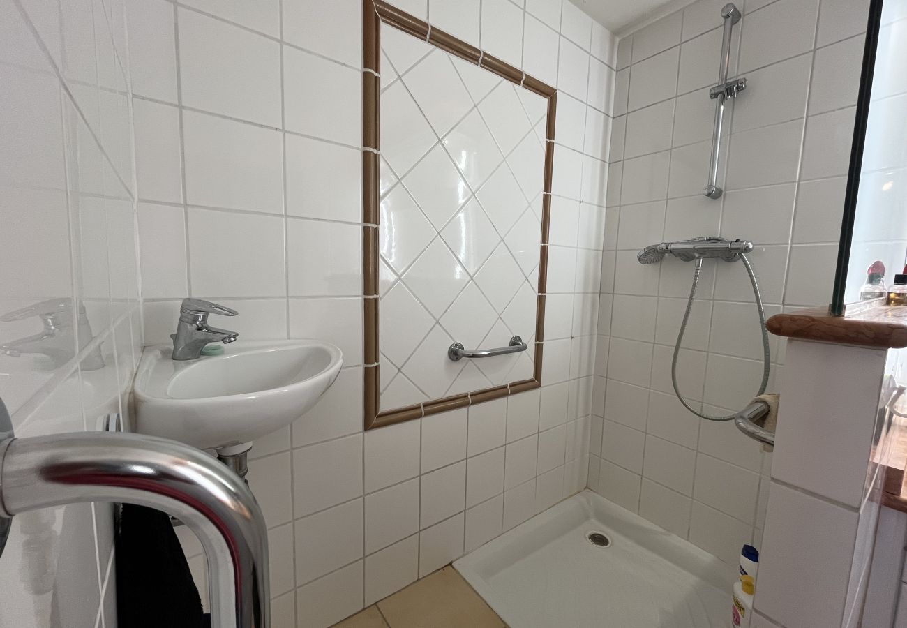 Apartment in Fréjus - Port Fréjus: magnificent 1-bedroom apartment with a harbor view, sleeping 4; lively area, air-conditioned, with Wi-Fi and parking.