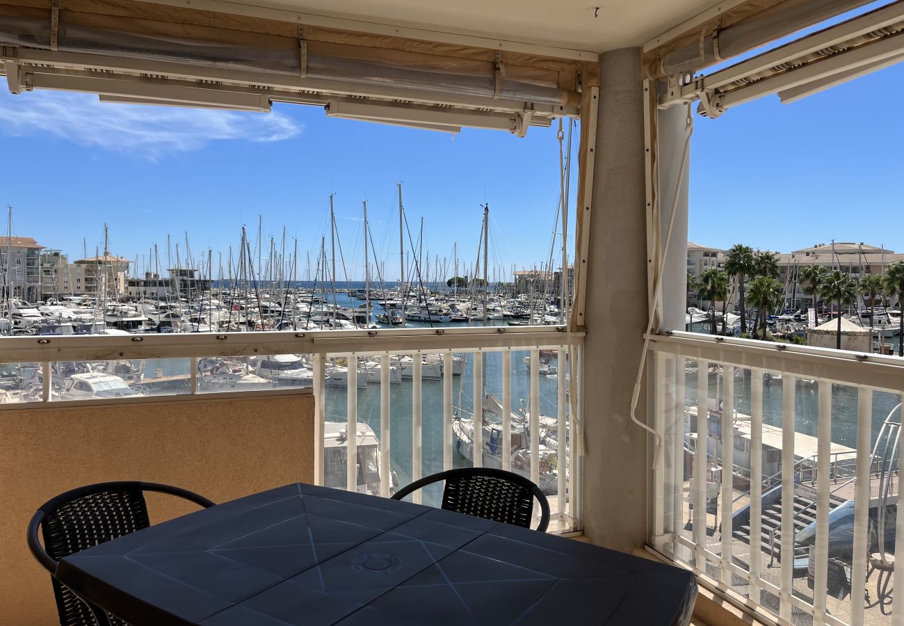 Apartment in Fréjus - Port Fréjus: magnificent 1-bedroom apartment with a harbor view, sleeping 4; lively area, air-conditioned, with Wi-Fi and parking.