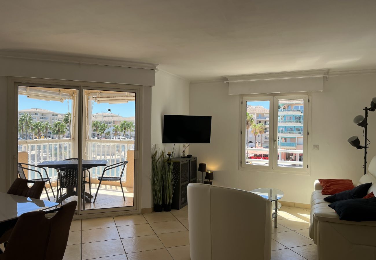 Apartment in Fréjus - Port Fréjus: magnificent 1-bedroom apartment with a harbor view, sleeping 4; lively area, air-conditioned, with Wi-Fi and parking.