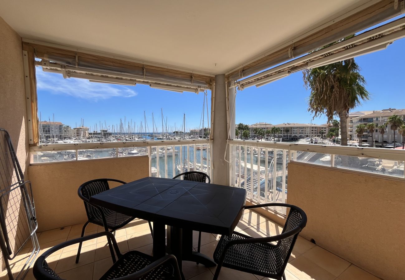 Apartment in Fréjus - Port Fréjus: magnificent 1-bedroom apartment with a harbor view, sleeping 4; lively area, air-conditioned, with Wi-Fi and parking.