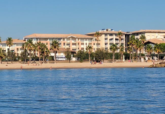 Apartamento en Fréjus - Port FREJUS Excepcional apartamento de 3 piezas de 64 m2 Balcón vista al mar, aire acondicionado, con piscina WIFI 6 Personas