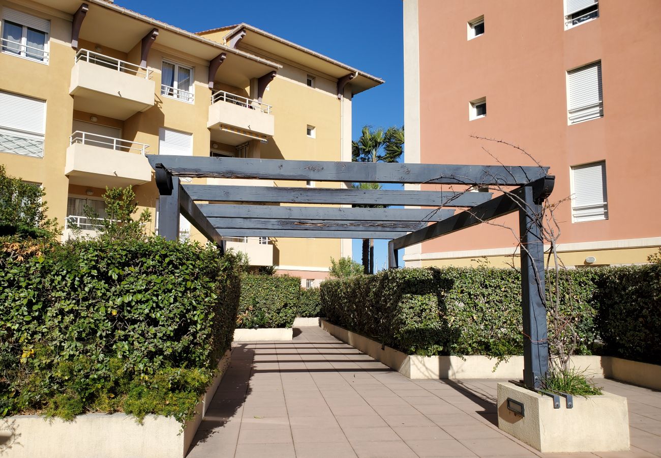 Estudio en Fréjus - Estudio Port FREJUS con área de dormir de 30 m2 para 2 adultos 2 niños con balcón tranquilo en el lado del jardín