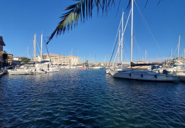 Apartamento en Fréjus - Port FREJUS T3 Garaje doble de 70m2 Vistas al mar Acceso directo a la playa Piscina Una estancia de ensueño para 4 privilegiados