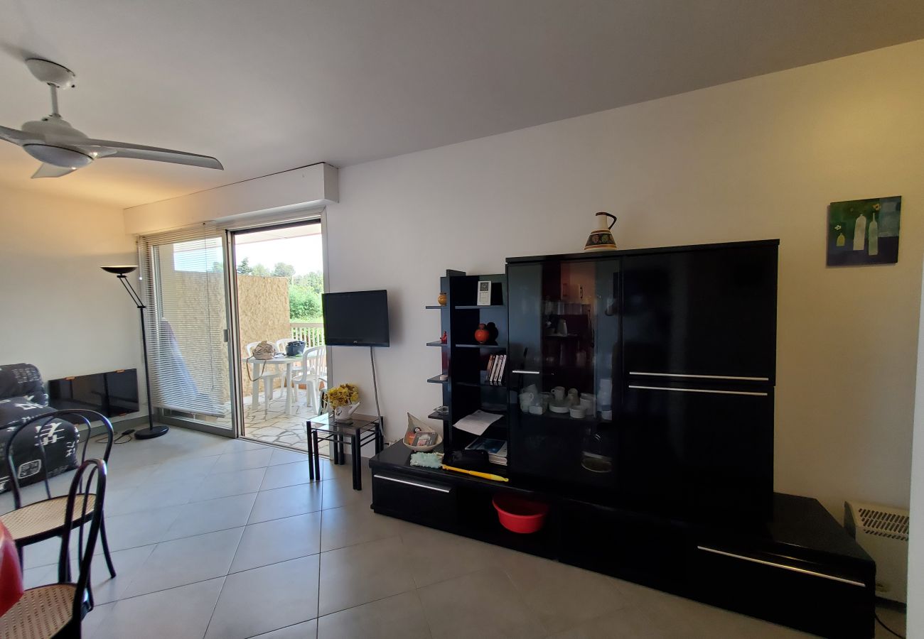 Estudio en Saint Raphael - SAINT RAPHAEL La Péguière Frente a la playa Vista al mar, Gran estudio 36m2, balcón para 4 personas, estacionamiento