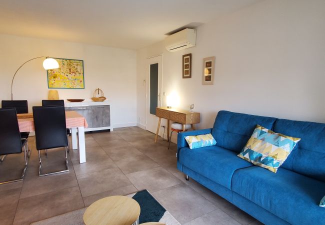 Apartamento en Fréjus - LA MIOUGRA NO Fréjus-Plage: Magnífica T2, 47 m2 con aire acondicionado, wifi/caja de fibra, a 200 m de las playas, vista a la piscina y al jardín, estacionamiento 