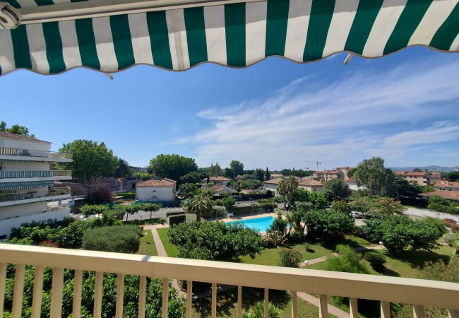 Apartamento en Fréjus - Fréjus: Gran apartamento climatizado de 95m2 para 6 personas en una residencia con piscina a menos de 2 km de las playas