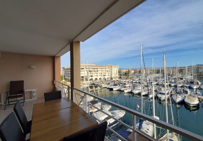 Apartamento en Fréjus - CAP HERMES T2 con aire acondicionado 40m2 con balcón vista Puerto 4 Personas Estacionamiento en el sótano