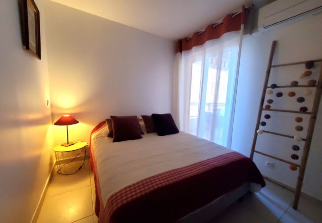 Apartamento en Fréjus - Puerto Fréjus Límite ESTE Fréjus Plage Le Capitole T2 35m2 Aire acondicionado Balcón Vista al mar Wifi Estacionamiento 4 personas