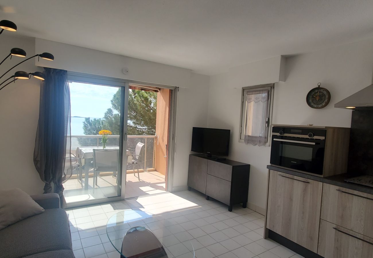 Estudio en Fréjus - LE CAPITOLE Studio 27m2 con aire acondicionado, vista al mar, balcón y estacionamiento privado seguro 30M a pie de la playa y Port Fréjus