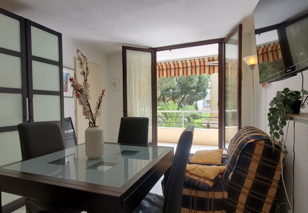 Estudio en Fréjus - Fréjus Plage, a 300 m de las playas de La Miougrano, estudio de 26 m2, 3 personas, balcón de 8 m2 con vistas al jardín, piscina